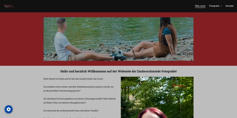 Screenshot von der Website zauberschmiede-fotografie.de. Die Website-Inhaberin bietet ein breites Fotografie-Portfolio an.